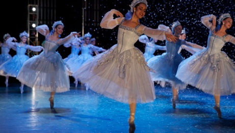 albertaballet-8-ab-nutz-alexandra-pera-snowflakes-c-paul-mcgrath