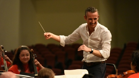 as-conducting-white-shirt-for-ee