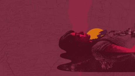 Illustration d’une femme couchée dans un liquide sombre où se reflète un groupe de femmes. Sur le corps de la femme allongée figurent un paysage en miniature et un camion. L’arrière-plan montre une carte géographique déchirée. 