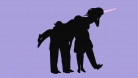 Quatre personnages debout les uns derrière les autres portent un cinquième corps horizontalement au-dessus d’eux, créant l’effet d’une silhouette de licorne © Gérard DuBois