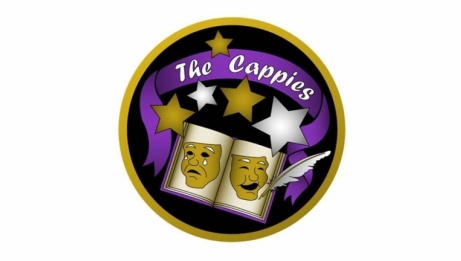 Logo des Cappies: un cercle noir avec une bannière mauve écrit The Cappies. En dessous se trouvent 2 masques de théâtre.  