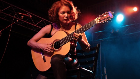 Sue Foley playing guitar on stage © Doug Hardesty