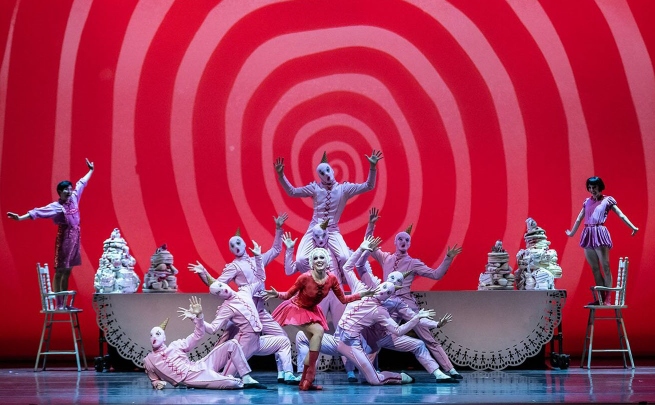 House on the hill ロンパースballet 60 Current Obsession: Desmond Heeley spins dollar store dross into