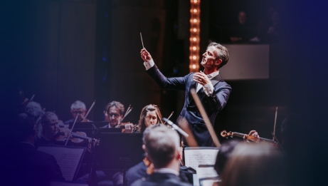 Alexander Shelley and NAC Orchestra musicians